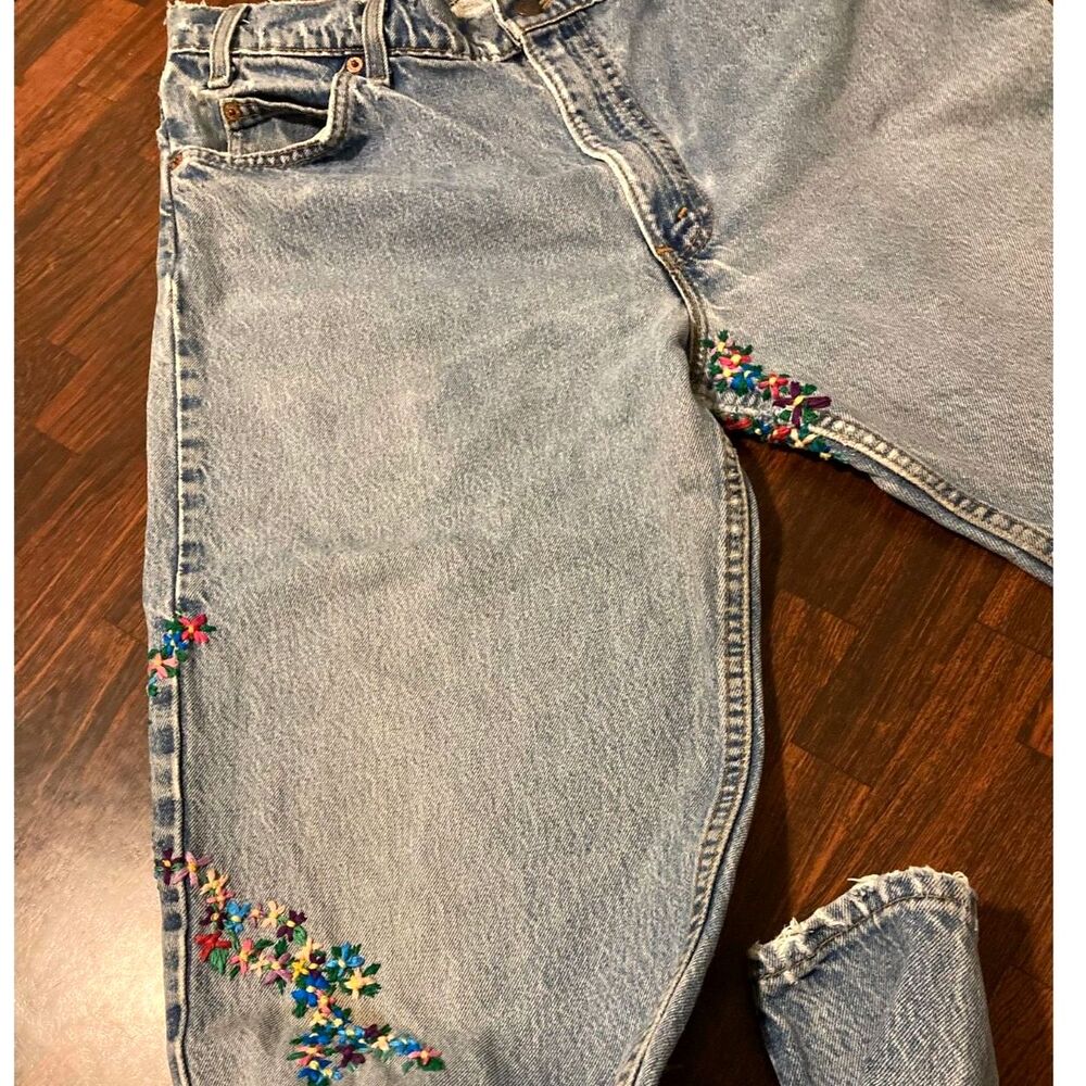 Orange Tab Levi's 550 Custom Embroidered Flowers Decorative Mending US Jeans 80s